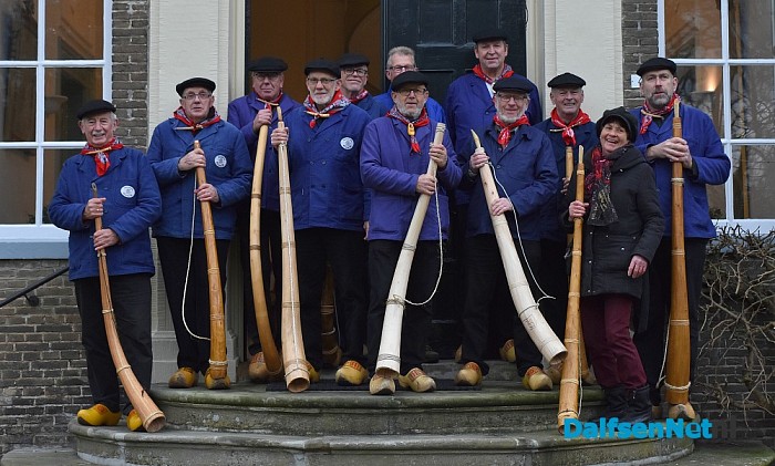 Midwinterhoornblazers rondom Huize Den Berg - Foto: Johan Bokma