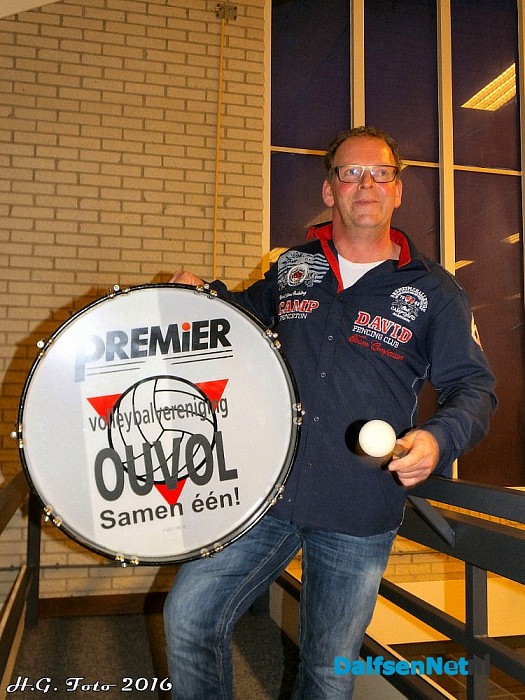 Morrenhof-Jansen sponsort nieuwe trainingspakken. - Foto: H.G. Foto