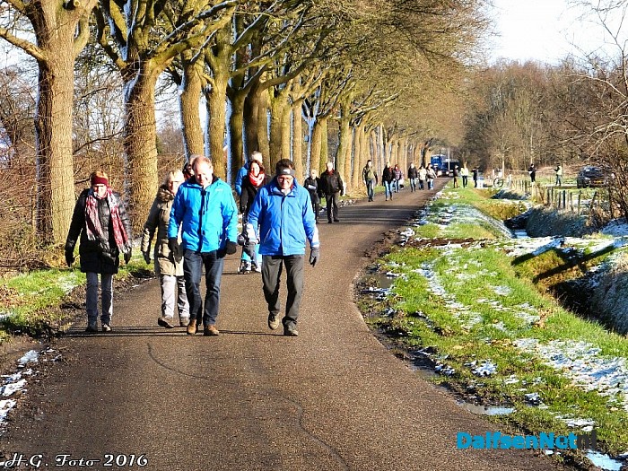 Geslaagde snertwandeling van ijsclub de Poel - Foto: H.G. Foto