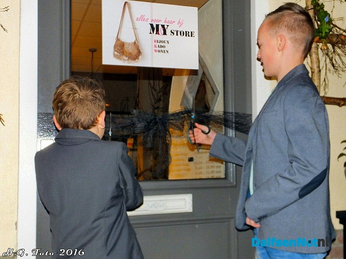 Het antieken bloemenhuys wordt Mystore. - Foto: H.G. Foto