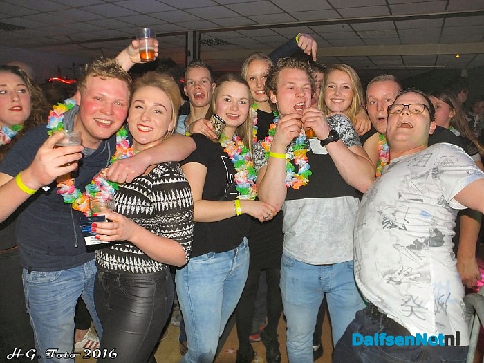 Sleurhutte’s Beachparty trekt volle zaal. - Foto: H.G. Foto
