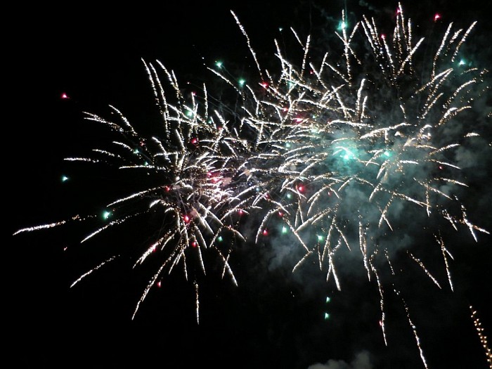 Groots dorpsvuurwerk in Hoonhorst - Foto: Wim
