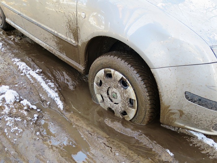 Vrogger, vaak tot de assen in de modder… - Foto: Wim