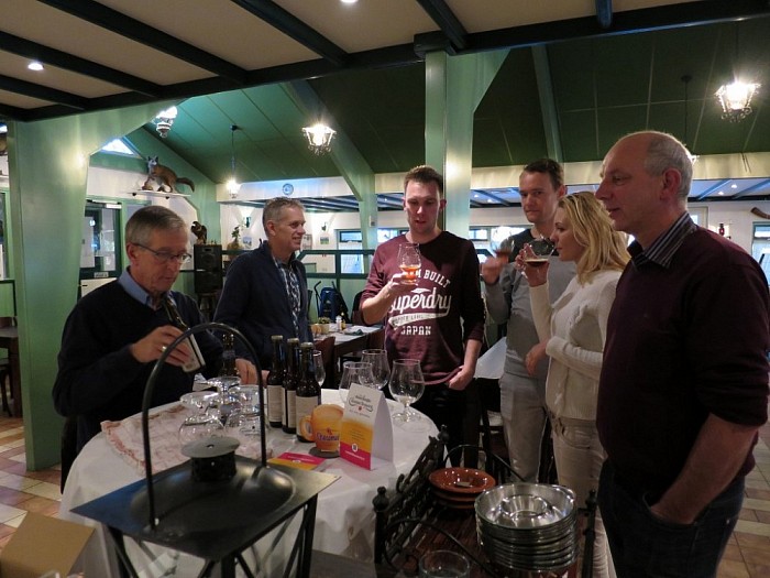 Het Winters Kuierbier gepresenteerd door Frans Lenferink - Foto: Wim