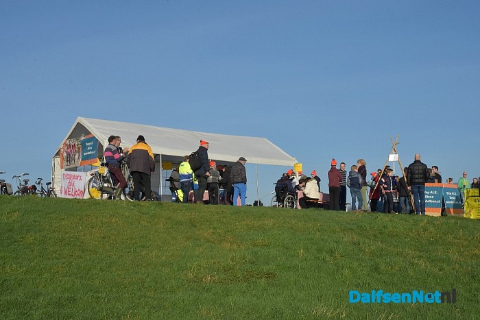 Nieuwjaarsduik 2016 ALS Dalfsen duikt, met een geweldige opkomst aan de Vecht - Foto: Johan Bokma
