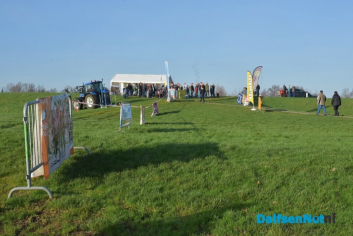 Nieuwjaarsduik 2016 ALS Dalfsen duikt, met een geweldige opkomst aan de Vecht - Foto: Johan Bokma