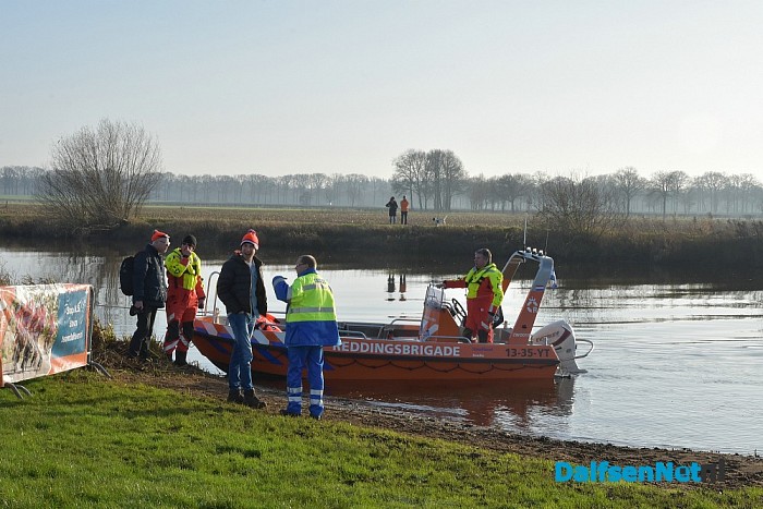 Nieuwjaarsduik 2016 ALS Dalfsen duikt, met een geweldige opkomst aan de Vecht - Foto: Johan Bokma