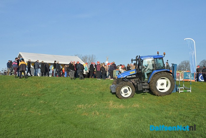 Nieuwjaarsduik 2016 ALS Dalfsen duikt, met een geweldige opkomst aan de Vecht - Foto: Johan Bokma