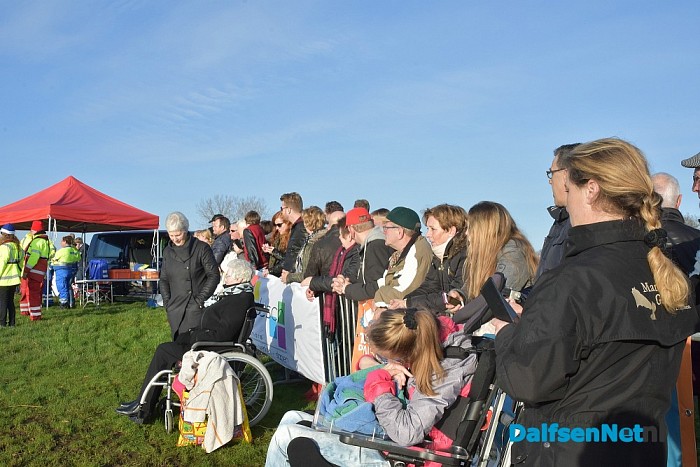 Nieuwjaarsduik 2016 ALS Dalfsen duikt, met een geweldige opkomst aan de Vecht - Foto: Johan Bokma