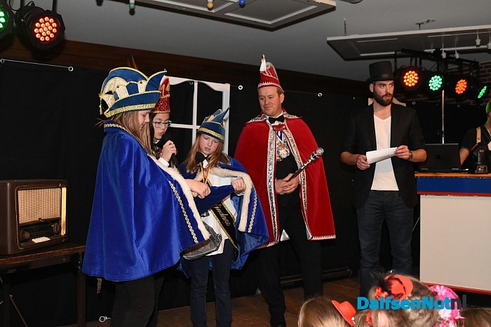 Prinses Sandra en jeugdprins Milan Schuurman regeren over het Hakkersdonk - Foto: Johan Bokma