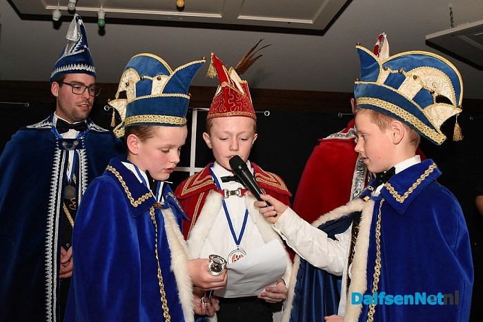 Prinses Sandra en jeugdprins Milan Schuurman regeren over het Hakkersdonk - Foto: Johan Bokma
