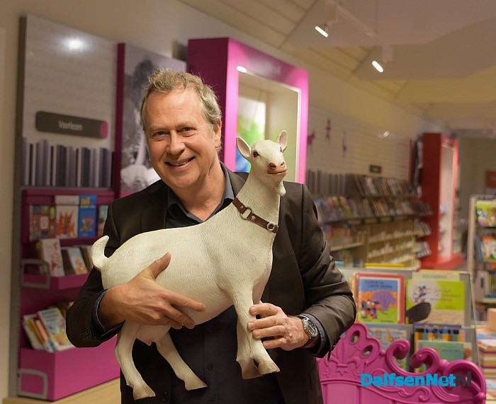 Burgemeester Noten leest voor bij peuters - Foto: Johan Bokma