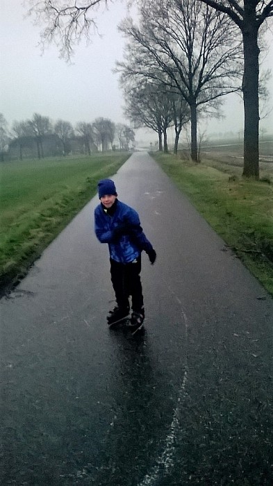 Schaatsen op Hoevendwarsweg! - Foto: Eigen geleverde foto