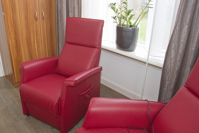 Sta-op-stoelen voor Hospice Dalfsen - Foto: Geert Bistervels