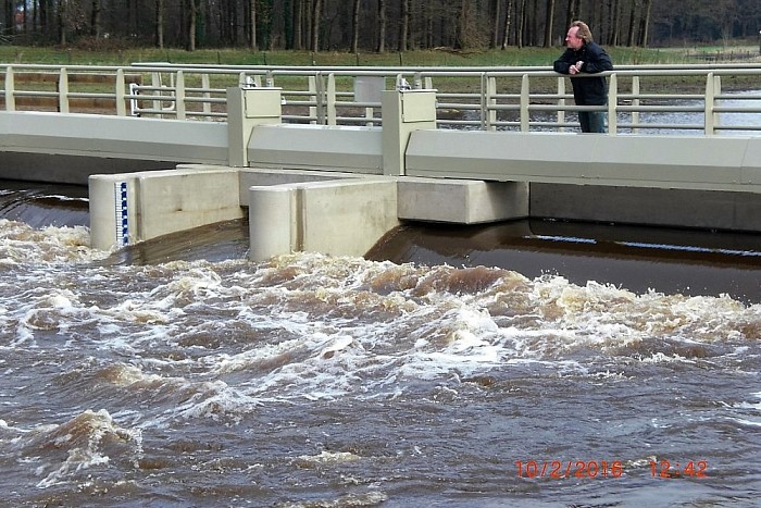 Hoogwater bij stuw en nevengeul Vilsteren/Oudleusen - Foto: Eigen geleverde foto