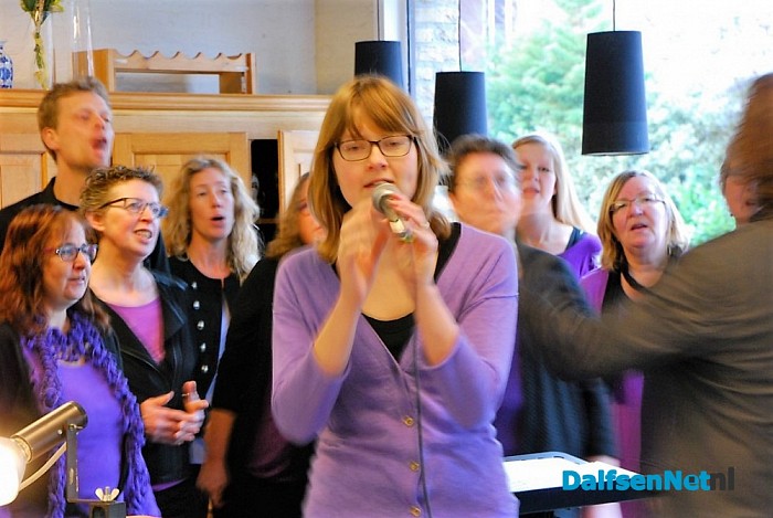 Optreden van gospelgroep in winkel