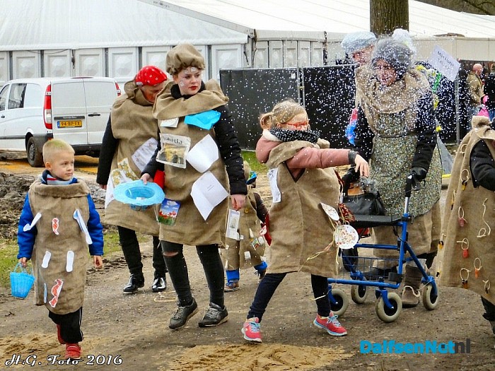 Carnaval optocht Vilsteren weer groot feest.(Foto update) - Foto: H.G. Foto