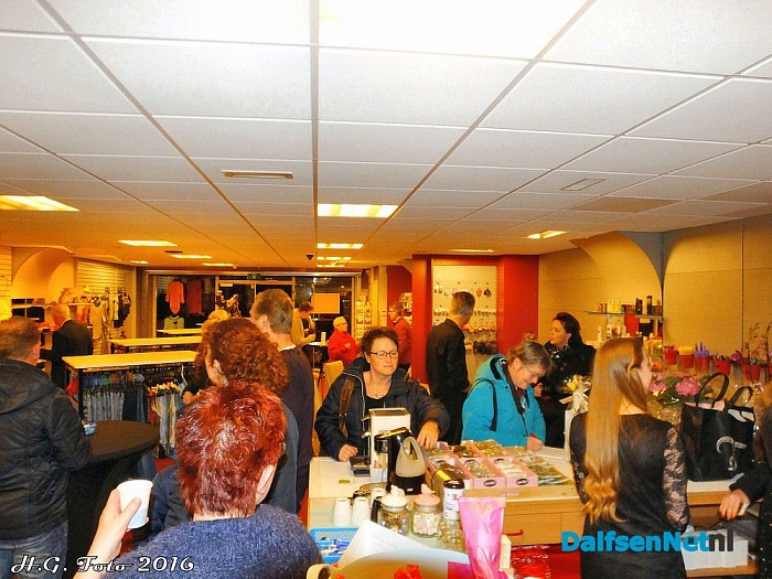 Nieuwe winkel in Nieuwleusen. - Foto: H.G. Foto