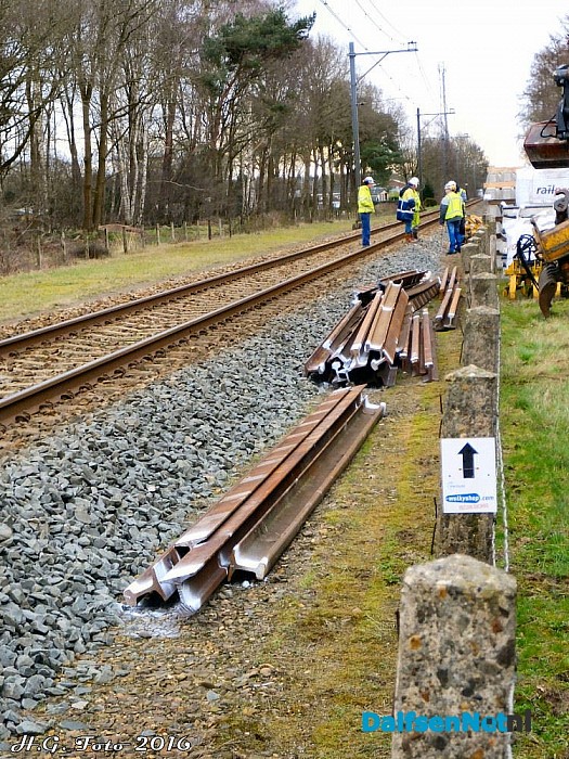 Aanvoer voor reparatie spoor opgestart. - Foto: H.G. Foto
