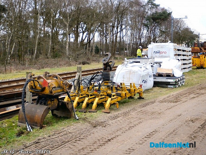 Aanvoer voor reparatie spoor opgestart. - Foto: H.G. Foto