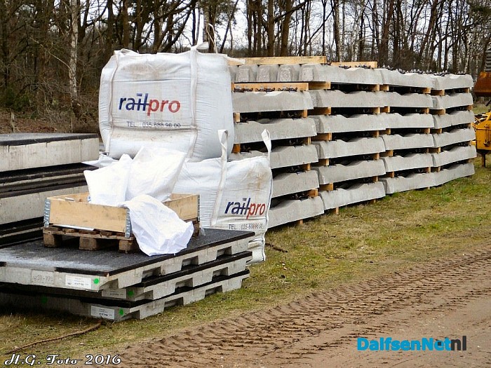 Aanvoer voor reparatie spoor opgestart. - Foto: H.G. Foto