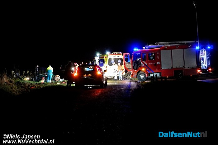 Crash N340 Dalfsen, auto op de kop in greppel - Foto: Niels Jansen