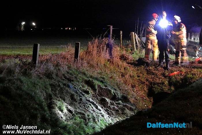 Crash N340 Dalfsen, auto op de kop in greppel - Foto: Niels Jansen
