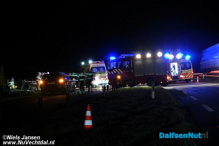 Crash N340 Dalfsen, auto op de kop in greppel - Foto: Niels Jansen