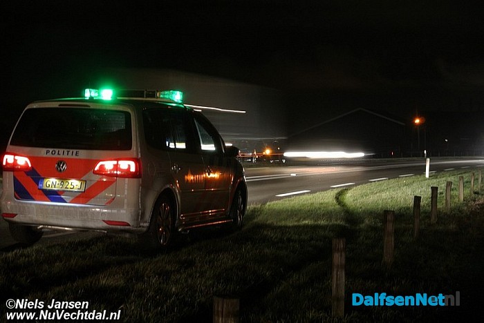 Crash N340 Dalfsen, auto op de kop in greppel - Foto: Niels Jansen