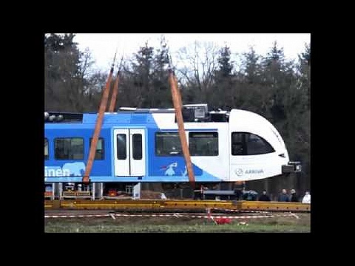 Wegtakelen laatste deel Vechtdaltrein. (Video)