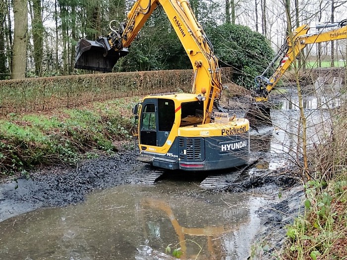 Pekkeriet diept gracht den Berg uit - Foto: Wim
