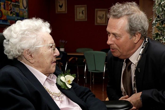 Burgemeester op bezoek bij 108 jarige in Dalfsen - Foto: Gemeente Dalfsen