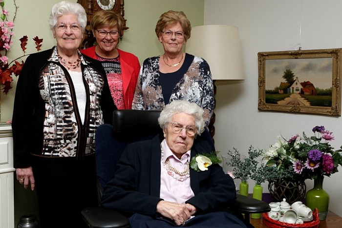 Burgemeester op bezoek bij 108 jarige in Dalfsen - Foto: Gemeente Dalfsen
