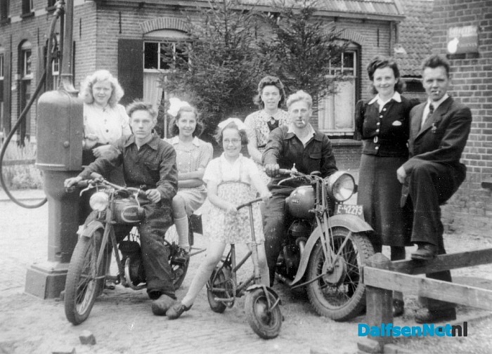 Namen gezocht groepsfoto - Foto: Historische Kring Dalfsen