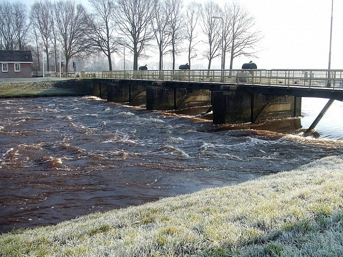 Stuw Vechterweerd gestreken - Foto: Wim