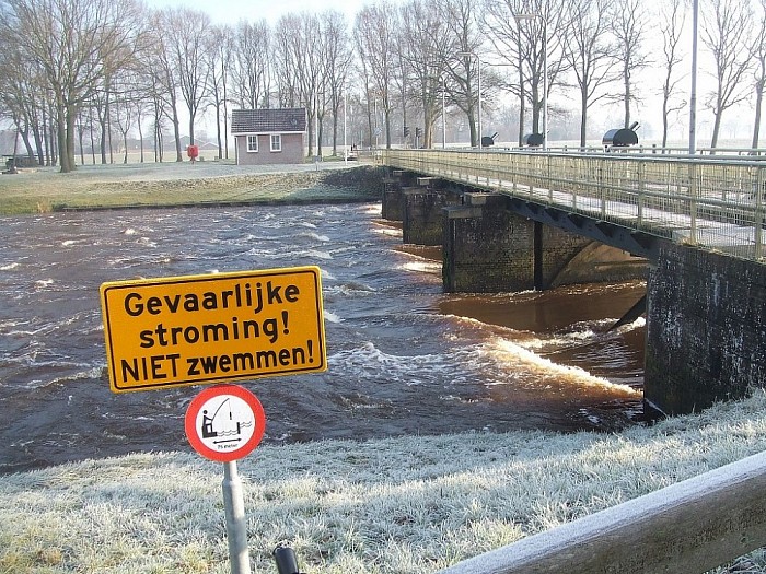 Stuw Vechterweerd gestreken - Foto: Wim