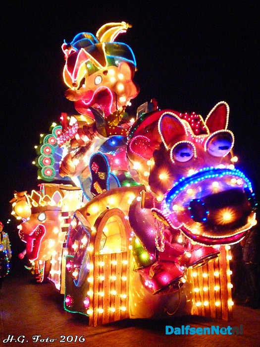 Verlichte Carnaval optocht Lemelerveld. - Foto: H.G. Foto