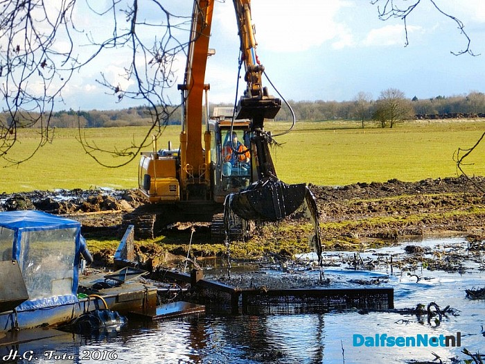 Vreemd vaartuig aan de Stokte. - Foto: H.G. Foto