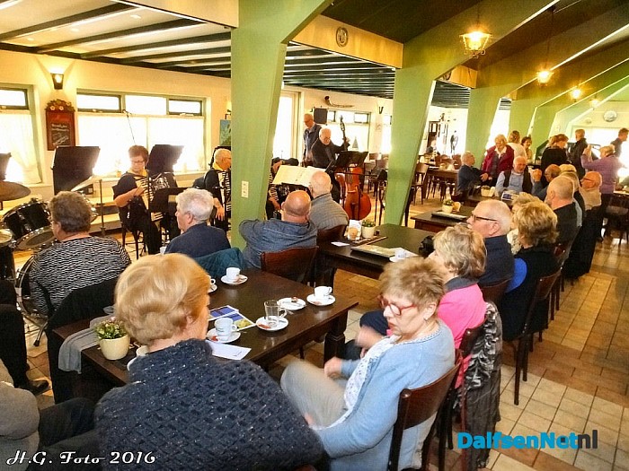 De Jonkvrouwen komen weer in Dalfsen - Foto: H.G. Foto