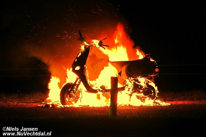 Scooter total loss na brand - Foto: Niels Jansen