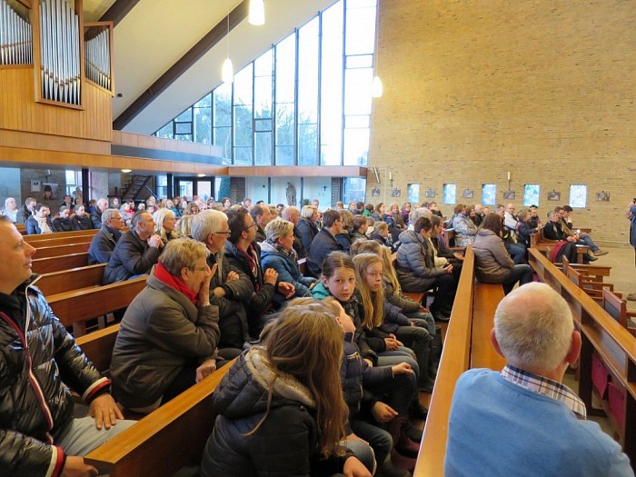 Paasvuur Hoonhorst enorme belangstelling - Foto: Wim