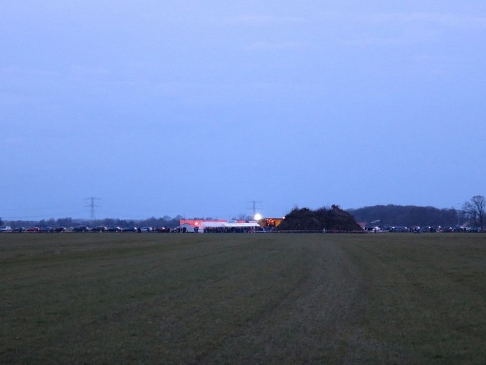 Paasvuur Hoonhorst enorme belangstelling - Foto: Wim