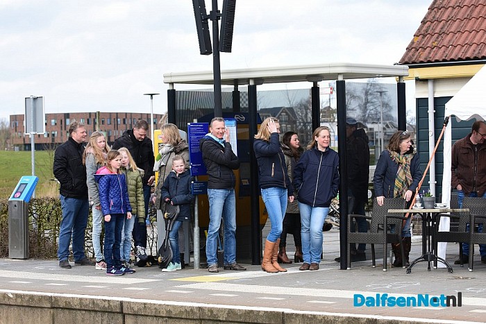 Eieren gooien bij Oude Station - Foto: Johan Bokma