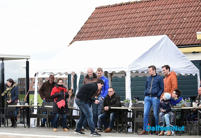 Eieren gooien bij Oude Station - Foto: Johan Bokma