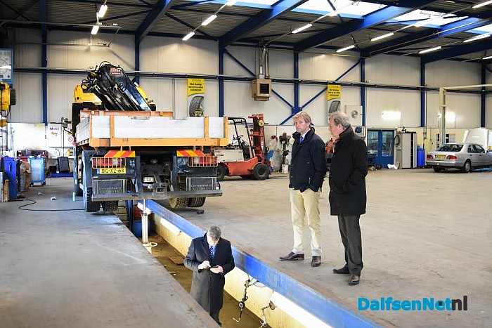 Bedrijfsbezoek college bij Skat Koozie en Wienen - Foto: Johan Bokma