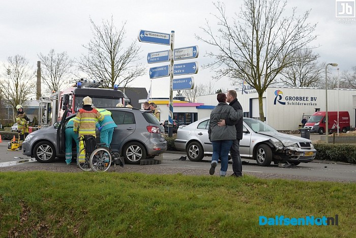 Ongeval met letsel Wannestraat / Rondweg Dalfsen - Foto: Johan Bokma