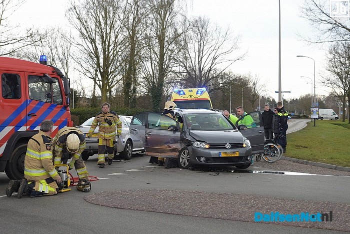 Ongeval met letsel Wannestraat / Rondweg Dalfsen - Foto: Johan Bokma