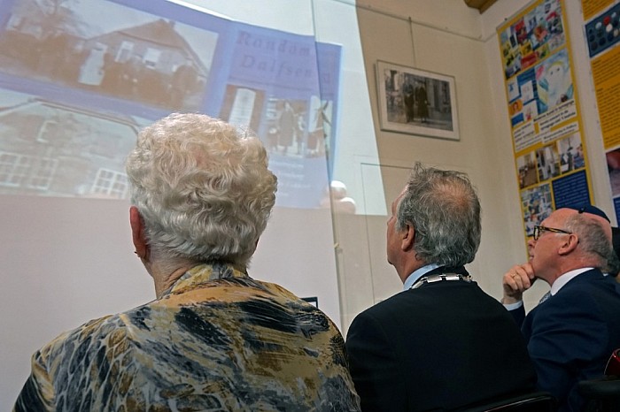 Yad Vashem plechtigheid in voormalige Dalfser synagoge - Foto: Paul Scholten
