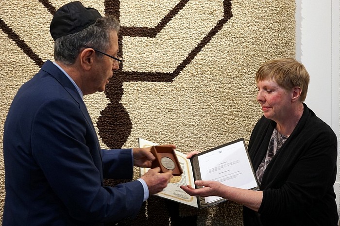 Yad Vashem plechtigheid in voormalige Dalfser synagoge - Foto: Paul Scholten