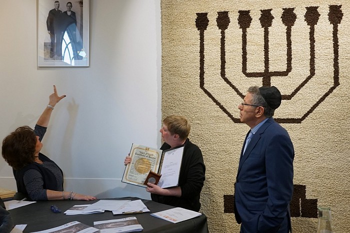 Yad Vashem plechtigheid in voormalige Dalfser synagoge - Foto: Paul Scholten